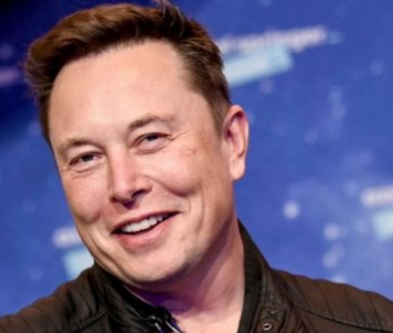 أيلون موسك يتحدى بوتين في قتال 